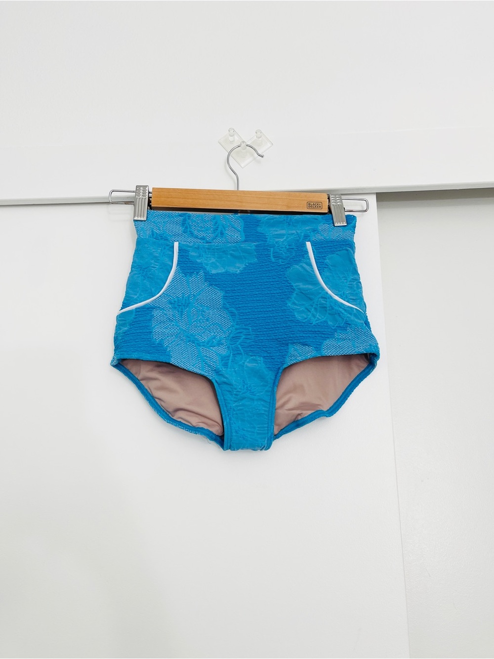NWOT Seea Georgia High - Branded Surf Swim Bottoms Size Small